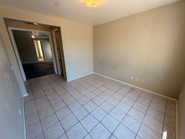 Building Photo - Spacious 3 Bedroom Single Story Peoria With A 3 Car Garage