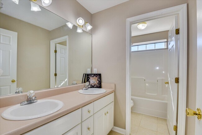 Building Photo - 703 Cannock Loop