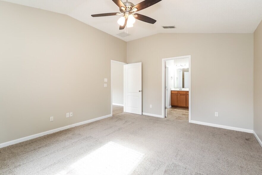 Building Photo - 4510 Oak Moss Loop
