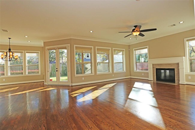 Building Photo - 1611 Wakefield Dr