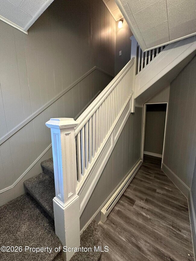 Building Photo - 148 Monroe St