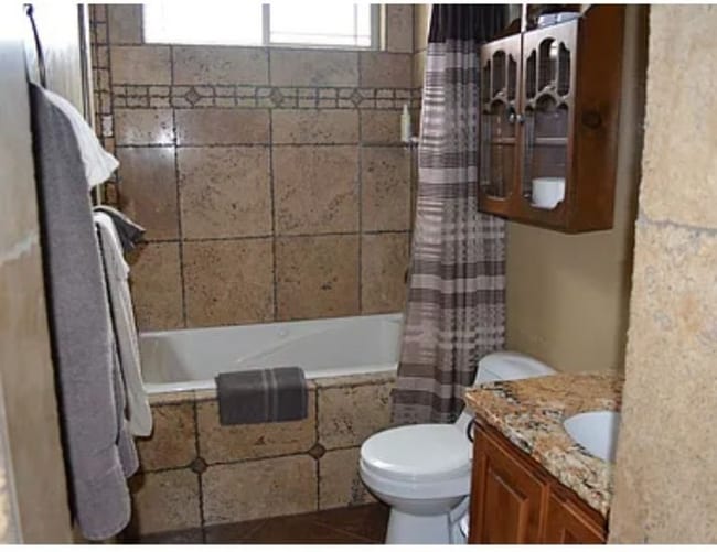 Building Photo - 219 700 N