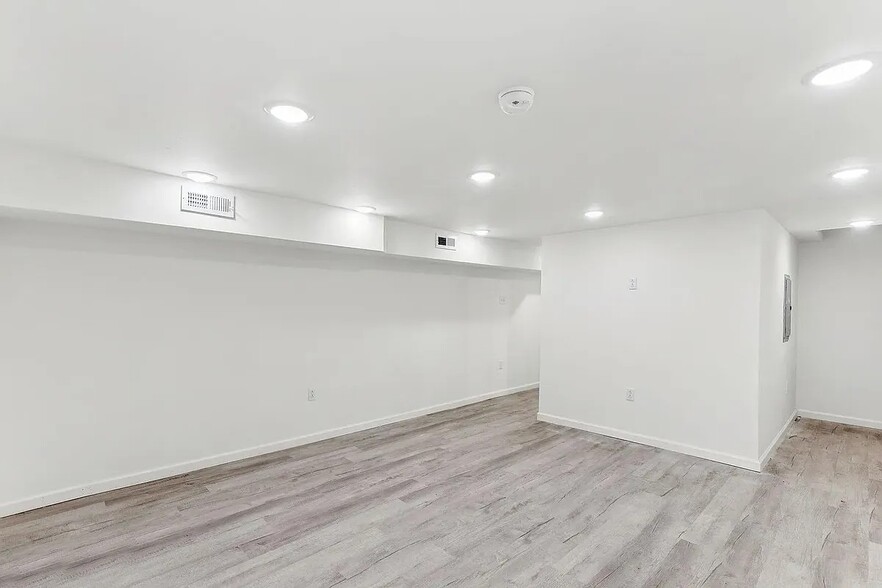 Building Photo - 507 S 63rd St