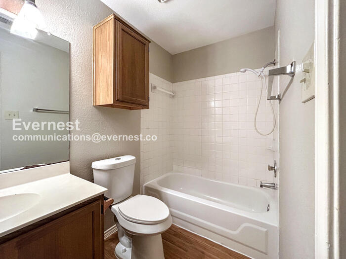 Building Photo - 13923 Conner Downs Dr