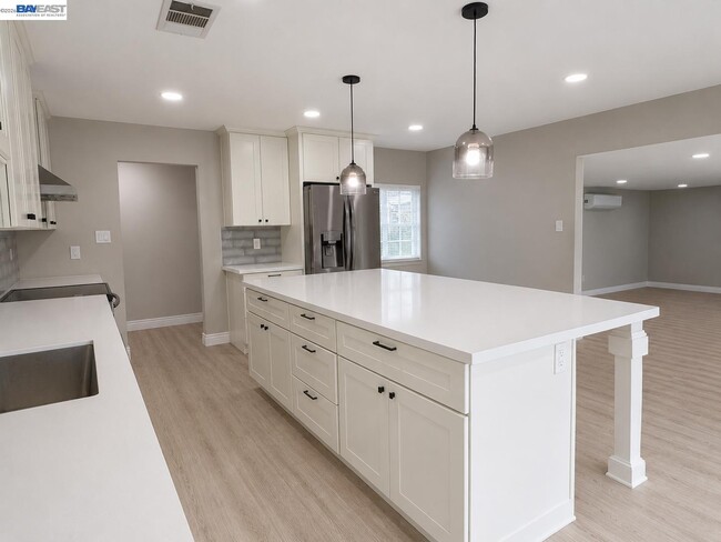 Building Photo - 41348 Whitecrest Ct
