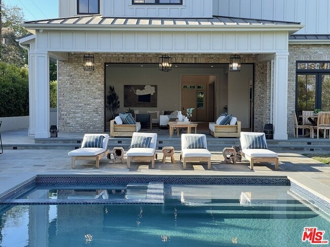 Building Photo - 12730 Hanover St