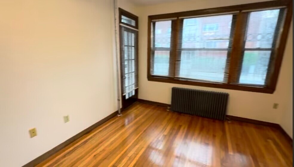 Building Photo - 240 Kelton St