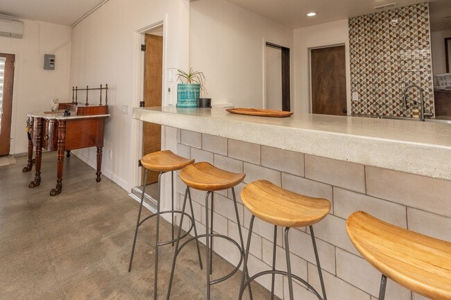 Building Photo - Spectacular Furnished 4 Bedroom/ 3 Bath Mid-Century Modern Retreat in Encinitas