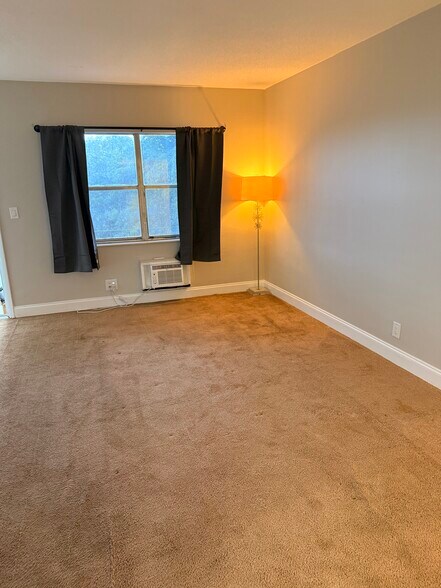 Building Photo - 2420 Johnson St