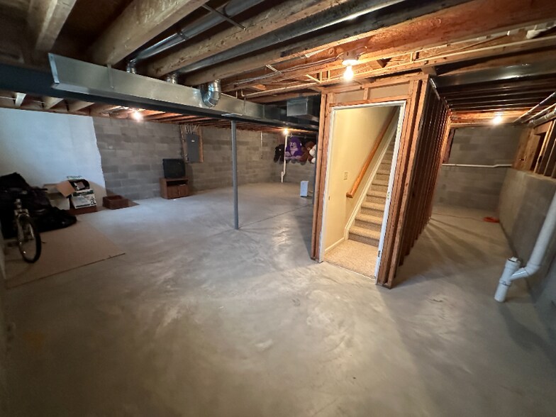 Building Photo - 5511 Benpatrick Ct