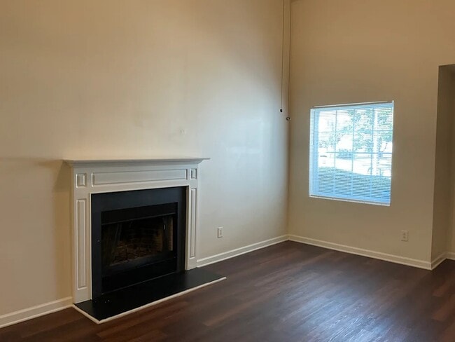Building Photo - 3752 Burtons Barn St