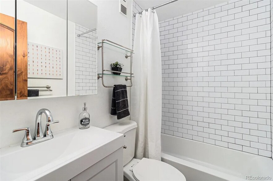 Bathroom 1 - 813 E 14th Ave