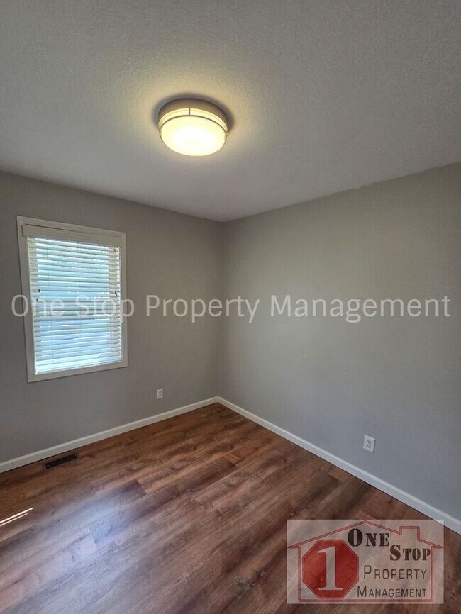 Building Photo - Gorgeous 3 Bedroom, 2.5 Bath in Kearney!