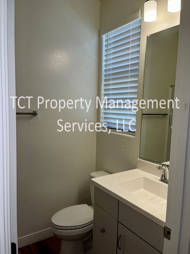 Building Photo - Beautiful Brand New Home In Gilbert Lake Community!