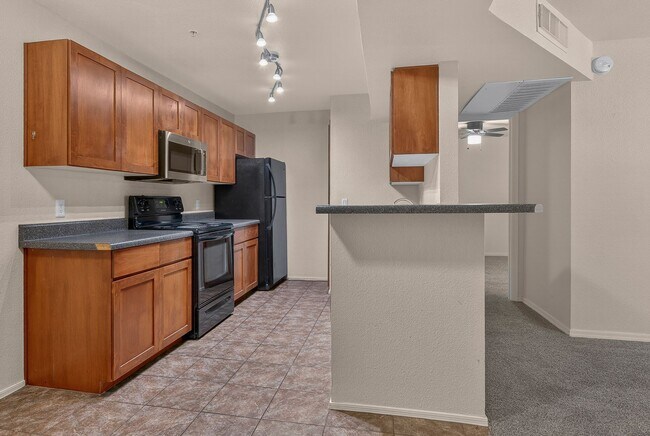 Building Photo - Move-In Ready 2-Bed Condo in The Arbors