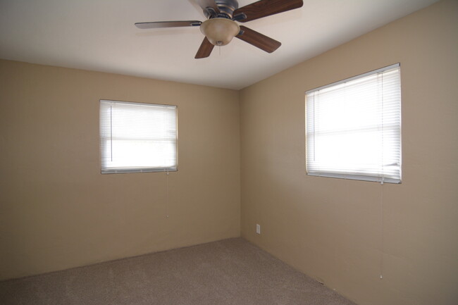 Building Photo - Remodeled 3 Bedroom 1 Bath House! Central ...