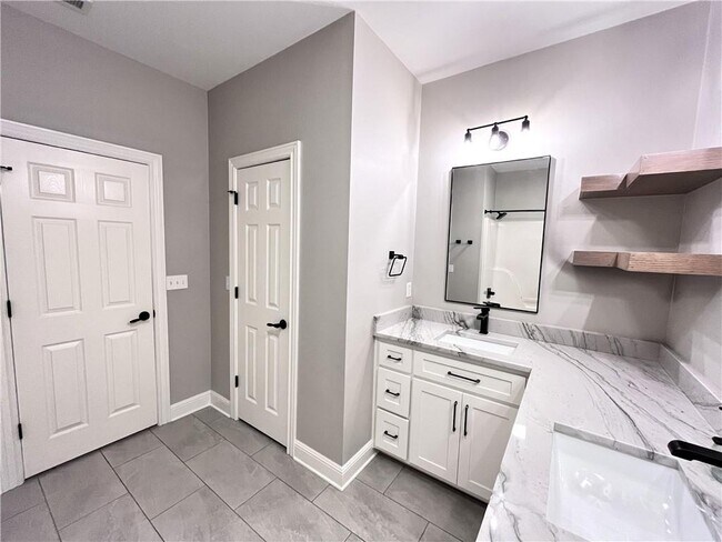 Building Photo - 4416 W Arlington Dr