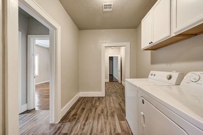 Building Photo - Charming Newly Updated 2 Bed, 2 Bath Home in the Heart of OKC!