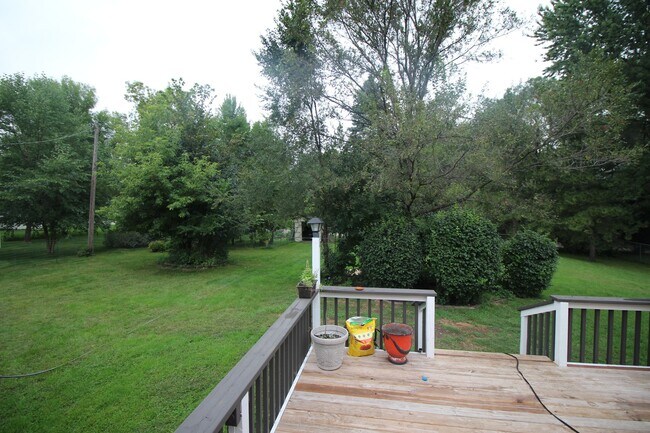 Building Photo - Beautifully updated 'Tonka rental available! 3 beds 2 baths in Royal Hills!