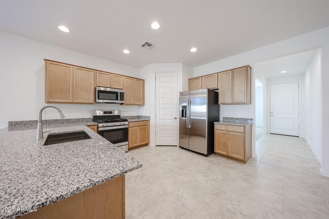 Building Photo - 8722 W Pasadena Ave