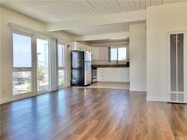 Building Photo - 25081 La Cresta Dr