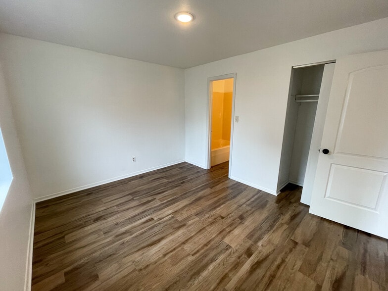 Master Bedroom - 712 Jill Ln