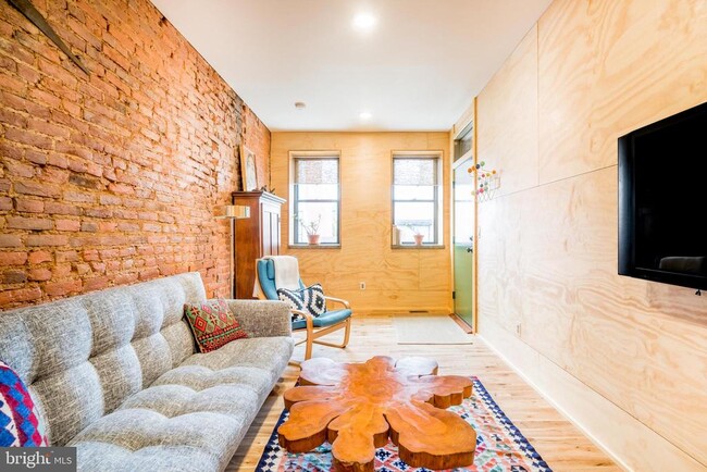 Building Photo - 1912 E Cumberland St