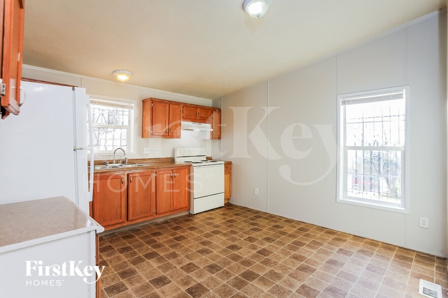 Building Photo - 5650 Askew Ave