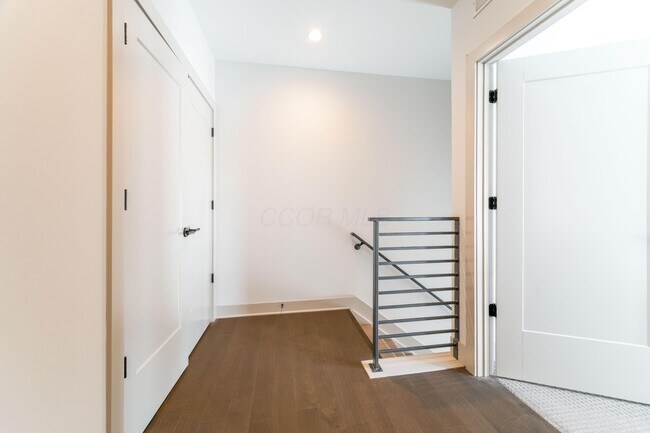 Building Photo - 1084 Bryden Rd