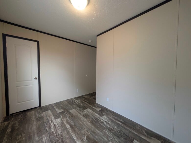 Building Photo - 15881 Villaire Ave