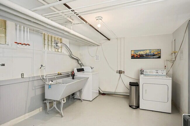 Building Photo - 1907 11th Ave S