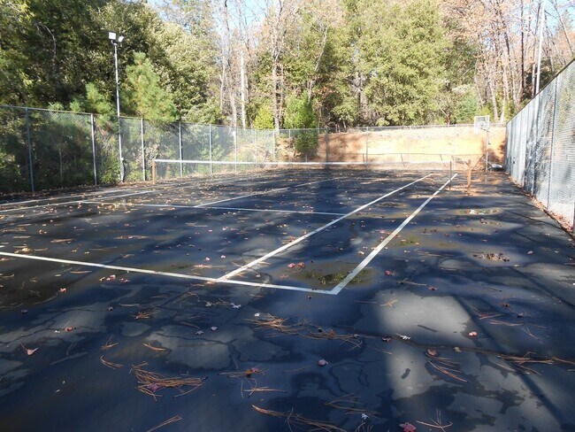 Building Photo - 4896 Chateau Way