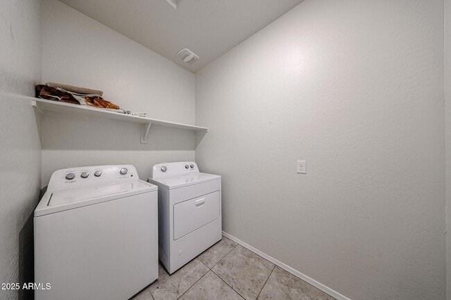 Building Photo - 31041 W Avalon Cir