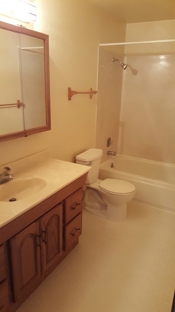 Building Photo - Spanaway rambler home - 3 bedrooms 1 bath,...