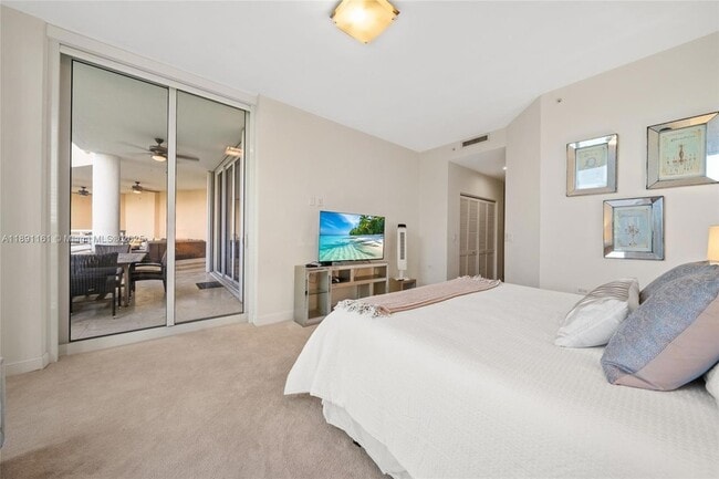 Building Photo - 848 Brickell Key Dr