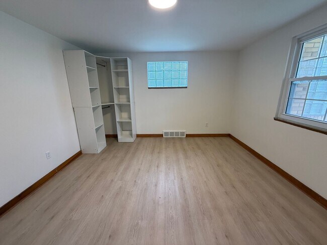 Building Photo - Updated Home - West Mifflin
