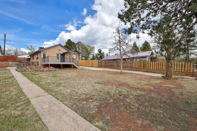 Building Photo - Redstone Cabin featuring Luxury, Convenien...