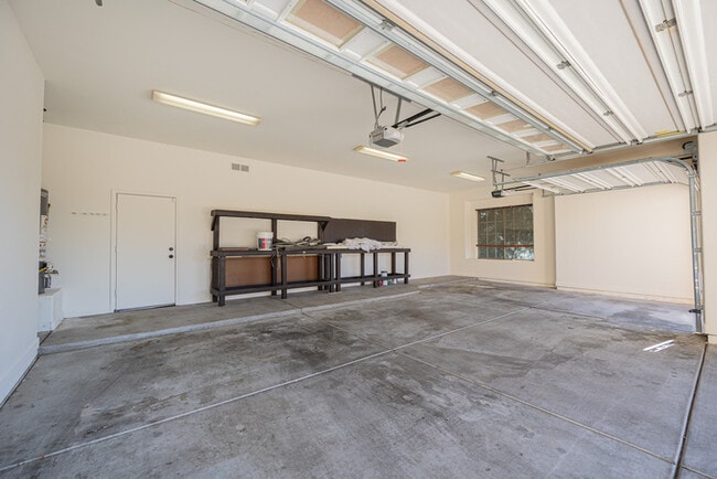 Building Photo - 12746 W Colter St