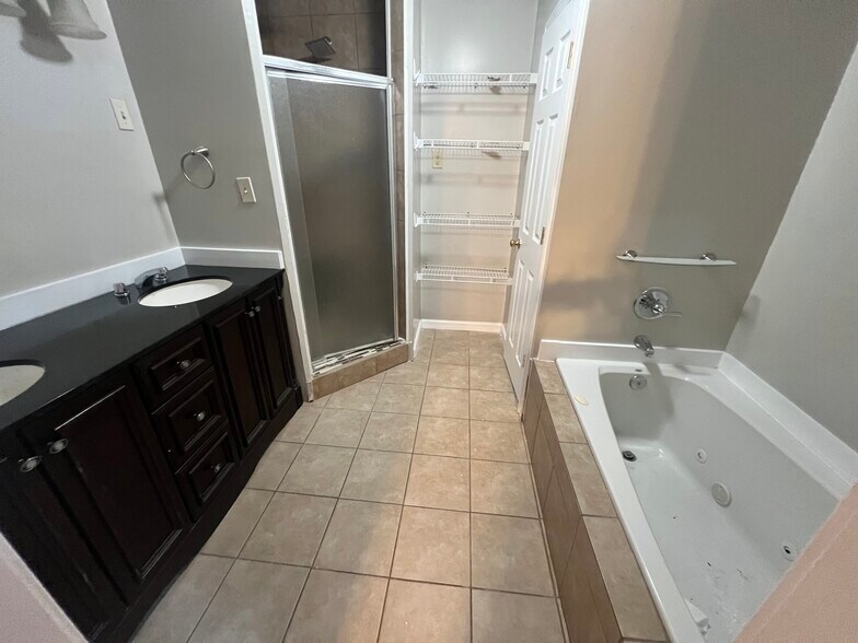 Building Photo - 333 Chapman Rd