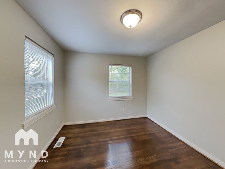 Building Photo - 814 45th St Ensley