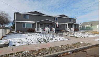 Building Photo - 3010-923-947