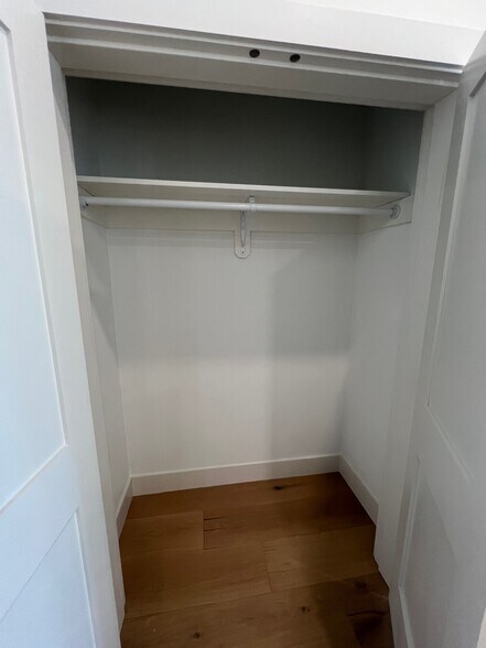 Building Photo - 105 Sea St