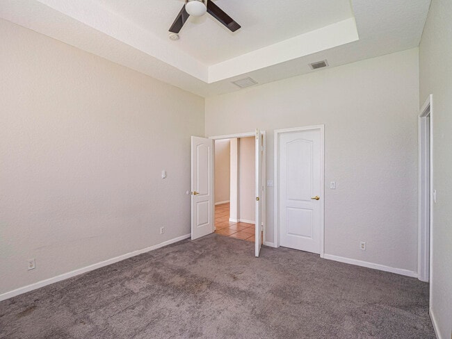 Building Photo - 5518 Place Lake Dr