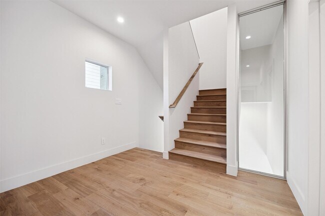 Building Photo - 3514 Mt Vernon St