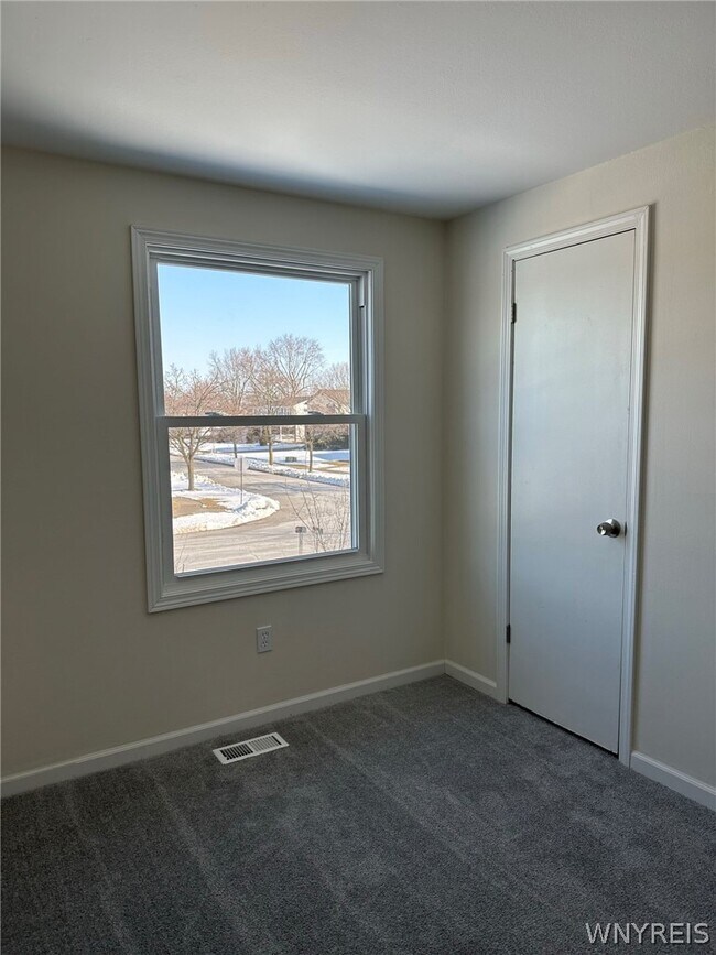 Building Photo - 263 Kaymar Dr