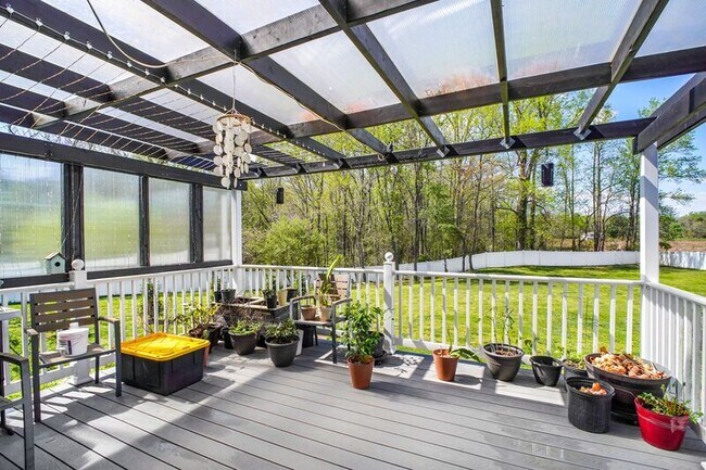 Building Photo - 9366 Alder Dr