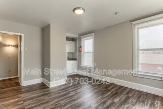 Building Photo - 2108 Walnut St
