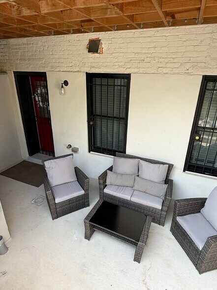 Private Entry Patio - 1232 I St NE