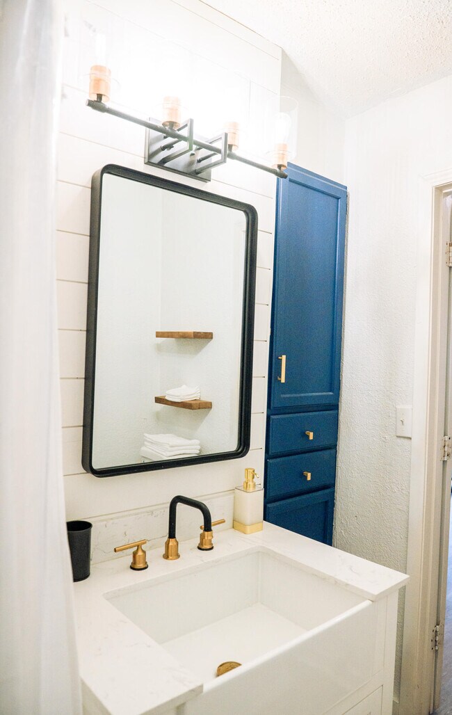 Building Photo - 2436 24th St