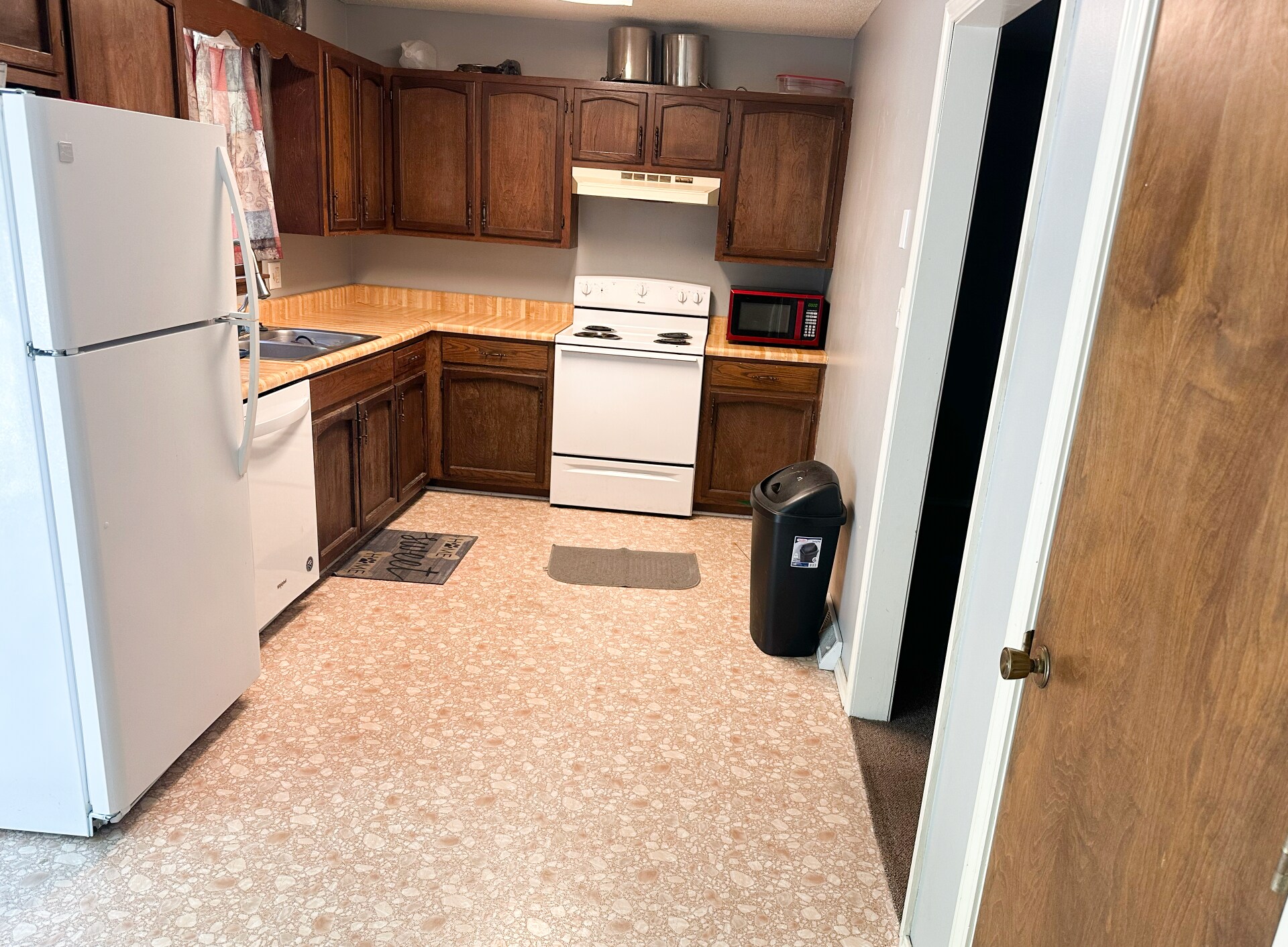 Kitchen - 2609 Southridge Dr